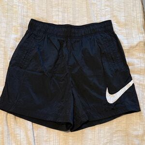 Nike Sportswear Essential Shorts